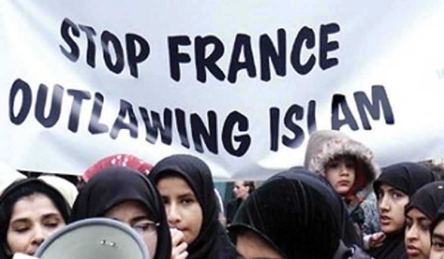 النساء المسلمات: الأهداف الأولى لموجة كراهية الإسلام ما بعد هجمات باريس (مترجم)