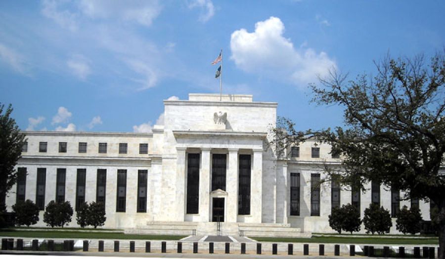 بنك الاحتياط الفيدرالي الأمريكي يرفع نسبة الفائدة الربوية:  الأسباب والنتائج والآثار