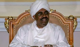 استمرار مأساة السودان وأهله نتيجة سياساته  البشير يشكل حكومة جديدة... ويغير وزيري الدفاع والخارجية