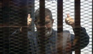 بالرغم من أن النظام المصري يحكم بأمرها   أمريكا &quot;تشعر بقلق عميق&quot; من قرار إحالة أوراق مرسي للمفتي!!